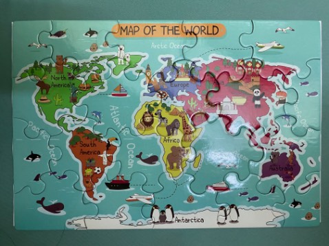 Bộ xếp hình khá dày đẹp, bé chơi rất thích, bé còn học được vị trí vài quốc gia cũng như biết được Việt Nam ở đâu, mình sẽ tìm thêm bộ bản đồ VIệt Nam cho bé vừa chơi vừa học :) bộ này gồm 4 bộ từ dễ đến khó (miếng to rồi miếng nhỏ dần) đầy thử thách rèn luyện bé. Giao nhanh gói kỹ, shipper nhiệt tình thân thiện, Thanks all