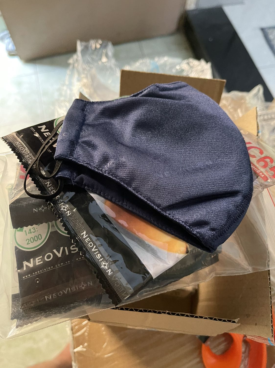 Rất hài lòng ngay cái nhìn ban đầu. Khẩu trang nhìn rất đẹp .Phải sử dụng thời gian xem dây đeo như thế nào để biết có tiếp tục sử dụng sản phẩm hay không.