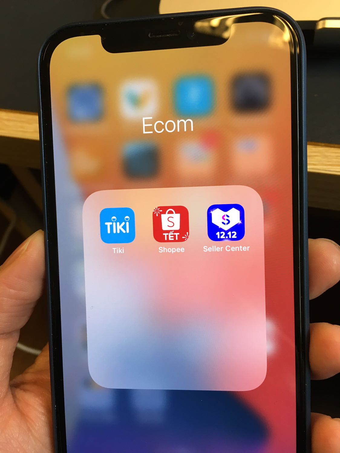 Sản phẩm tốt, dán lên máy rất vừa và gần như không nhìn thấy miếng dan. Rất đẹp