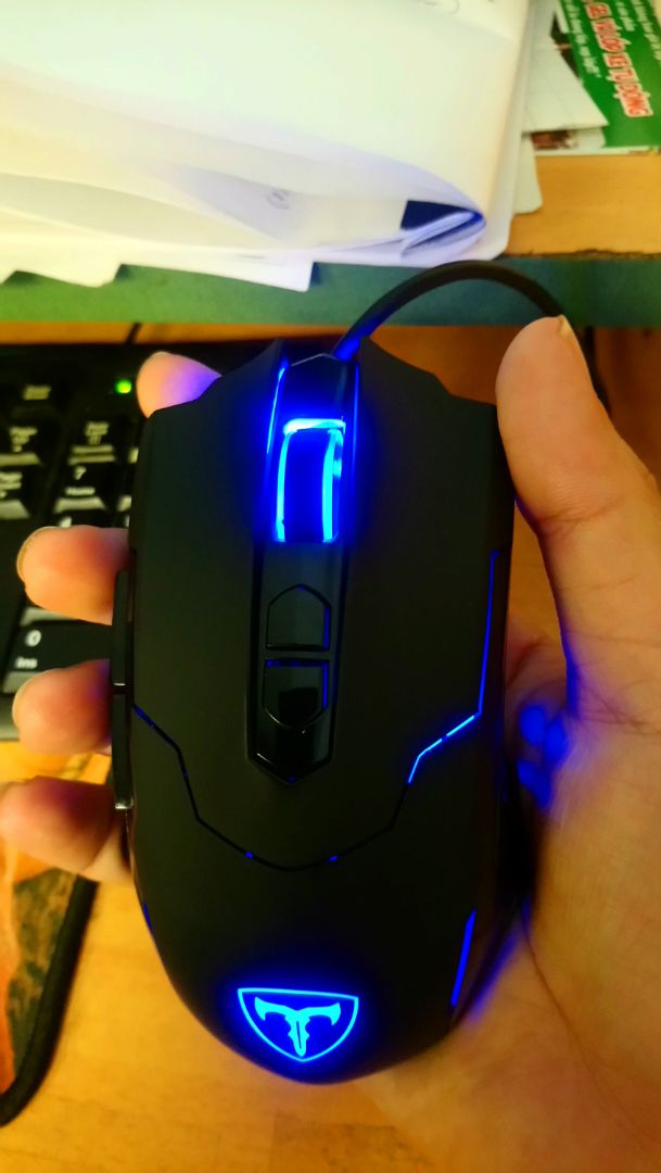 Chuột dùng rất ổn. Có phần mềm kèm theo có thể tinh chỉnh được màu chuột, tốc độ...  5 sao. Chuột dùng rất ổn. Có phần mềm kèm theo có thể tinh chỉnh được màu chuột, tốc độ...  5 sao.