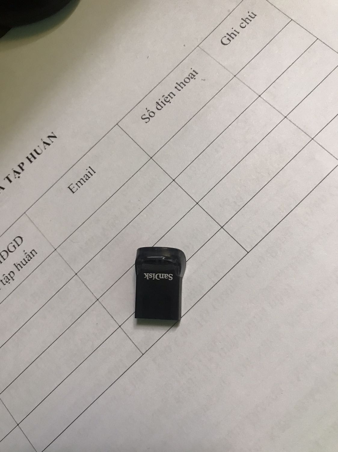 Tốc độ đọc ghi ổn. Hình thức nhỏ nhẹ, vì nhỉ nhẹ nên phải cheo móc nhé, ko thì sẽ rất dễ mất. Đơn hàng về khá lâu do ảnh hưởng của dịch nhưng k sao :) Tốc độ đọc ghi ổn. Hình thức nhỏ nhẹ, vì nhỉ nhẹ nên phải cheo móc nhé, ko thì sẽ rất dễ mất. Đơn hàng về khá lâu do ảnh hưởng của dịch nhưng k sao :)