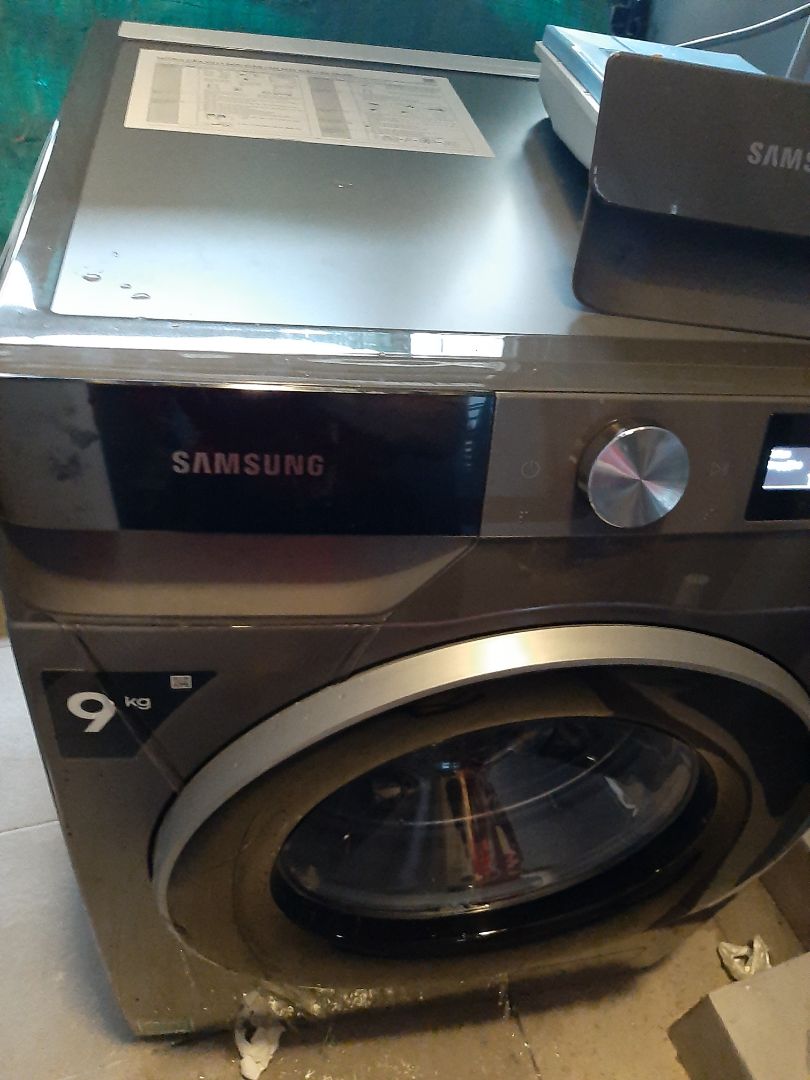 Thất vọng, 
Máy mới mua đã bị rỉ nước tầm tã, kỹ thuật tiki đã xác nhận lỗi mà còn yêu cầu phải hãng xuống ktra mới đổi máy, hãng thì làm ăn lề mề, ngoài giờ hành chính thì không hỗ trợ, lỗi nhà sản xuất ngay từ lúc mua mà sao tiki không cho đổi máy mới. chính sách đưa ra là đổi trả trong vòng 7 ngày. Máy lỗi thì bắt cái này cái kia.