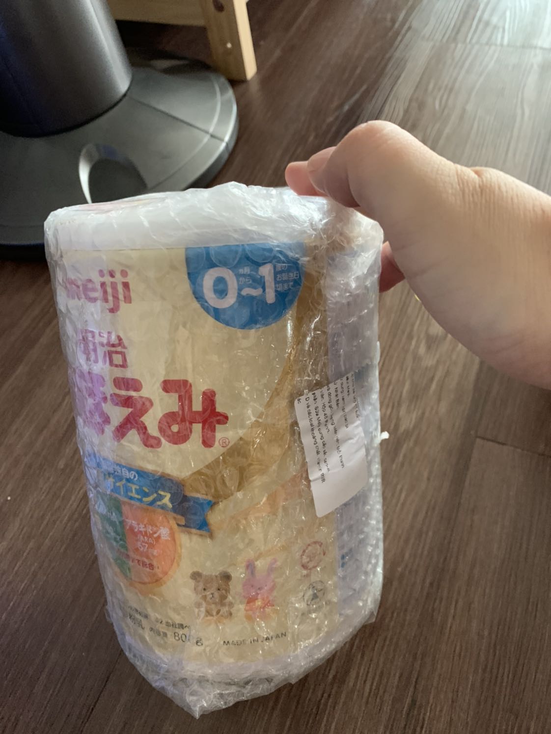 Shop gói hàng cẩn thận, date sp xa. Tuy nhiên bên ship giữ hàng lâu, khi hàng giao tới thì 3/5 hộp sữa bị móp méo.