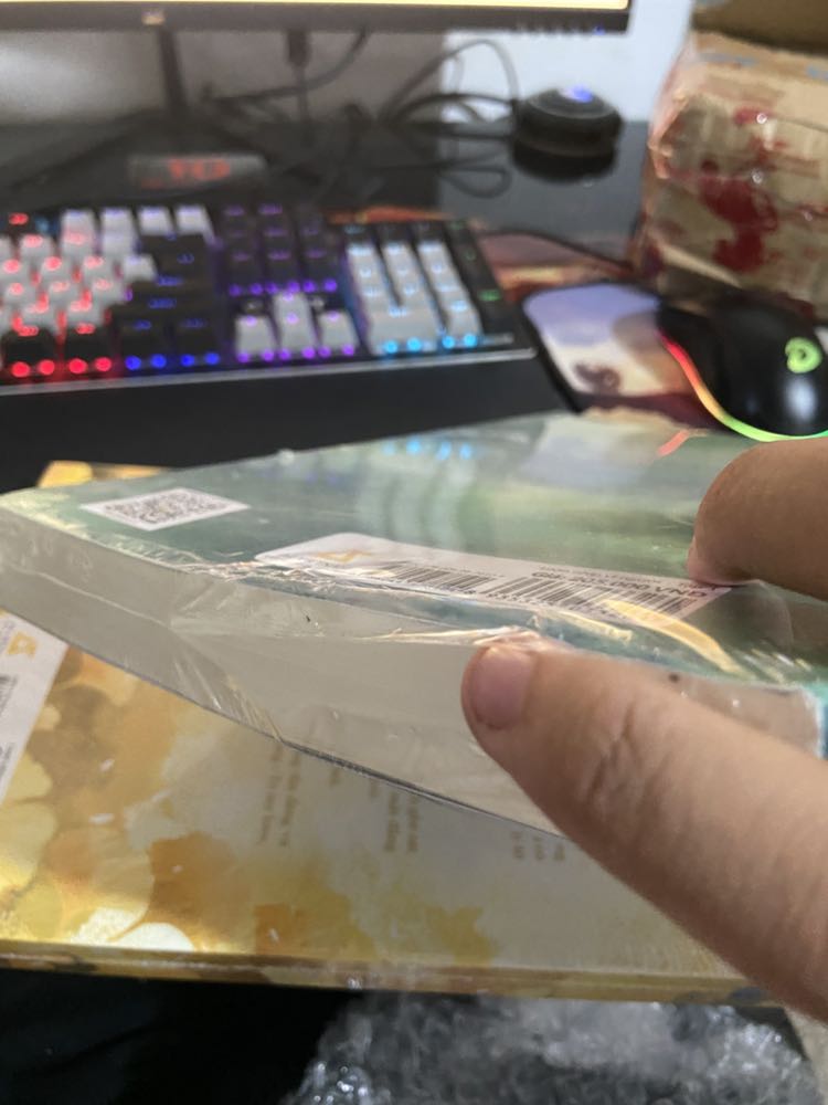 Mình ko biết đóng gói thế nào nhưng hành về sách bị rách seal nhẹ và hộp móp khá nặng còn lại thì ko ảnh hưởng lắm