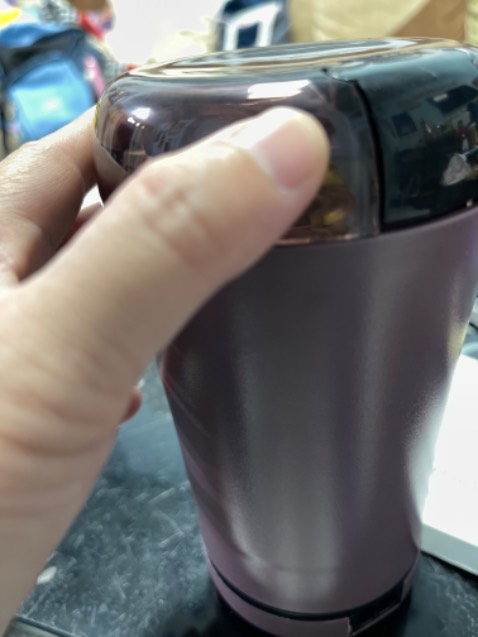 Sản phẩm giống như hình, nhìn hình dài thế nhưng chỉ có ngăn nhỏ thôi nhé. Nắp khi mở chỉ nhấc nắp lên thôi, không xoay ko vặn nắp nhé