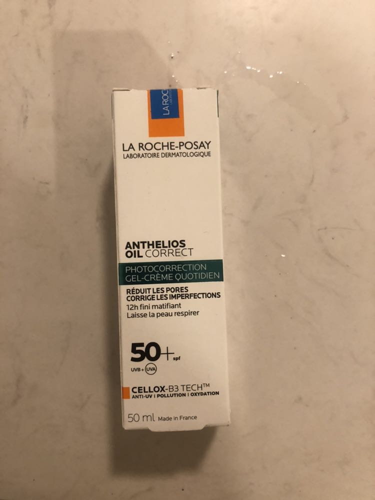 *** đảo. Lúc mình đặt hàng gồm 5 thứ có quà tặng đi kèm (event 11/5) mỗi thứ mà lúc nhận hàng lại nói mình ko chọn quà lúc đặt (bạn nào đặt hàng sẽ thấy 1 món hàng sẽ đi kèm 2 món quà mặc định chứ ko cần phải chọn gì cả). Đơn hàng cũng hơn 2 triệu, số tiền lớn với 1 đơn hàng từ trước tới giờ mình mua nhưng thất vọng về cách làm việc và giải quyết vấn đề của Tiki (lúc mình gọi lên tổng đài các bạn đã ngắt điện thoại để trao đổi bàn bạc với nhau chứ ko có 1 câu trả lời minh bạch ngay lập tức). Thà nói quà hết thì còn được, giờ mình đặt rồi lại nói mình k bỏ vào giỏ hàng là sao? Bao nhiêu món như hình khiến mình thật sự xót tiền. Mọi người cẩn thận nhé.