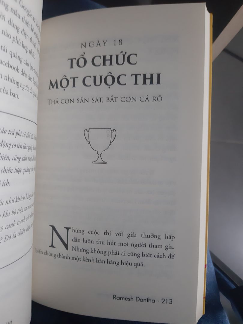 Lâu quá rồi mình không đọc sách kinh doanh hay phát triển bản thân nhưng đọc xong cuốn KN bán lẻ của tg Trần Thanh Phong nên quyết định mua cả bộ này. Bộ sách thiết thực cho ai đang loay hoay và cần tìm lối đi cho con đường kinh doanh của mình, sách như kim chỉ nam kiểu "cầm tay chỉ việc". Mọi thứ đã sẵn sàng, chỉ có một điều bạn cần làm khi đọc xong bộ sách này. Đó là Hành Động.
