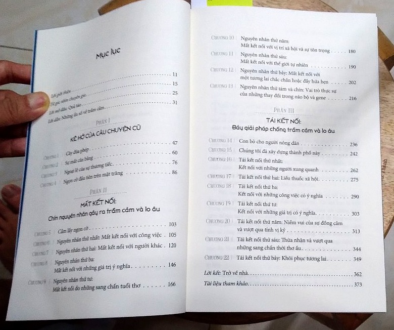 Sách in đẹp, đóng gói kỹ và giao nhanh chóng. Lối viết rất chặt chẽ từng câu, từng ý, care-for-details đúng nghĩa. Lần đầu tiên, hiểu được trầm cảm và rối loạn lo âu qua công trình nghiên cứu khoa học nghiêm túc và lâu dài.
