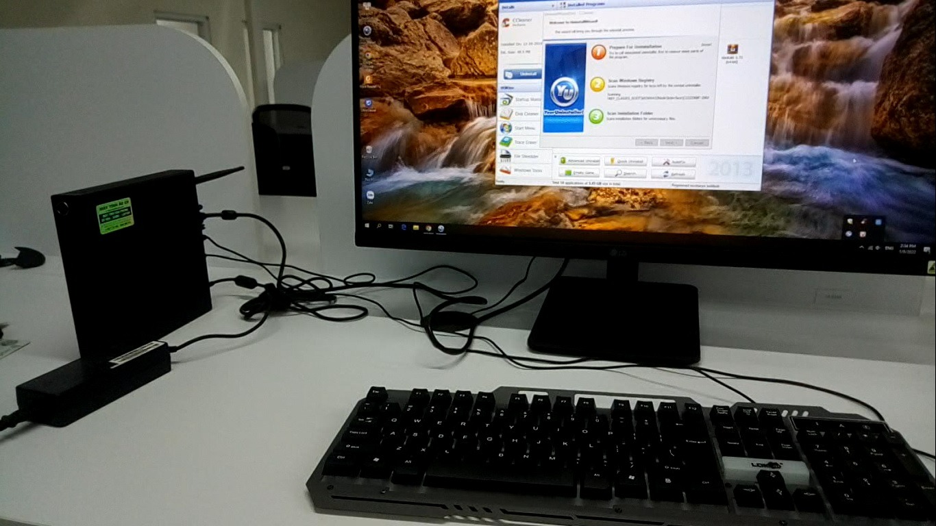 Ưu điểm lớn nhất của chiếc Lenovo thinkcare này là máy nhỏ gọn, kích thước chỉ tầm 1 gang tay, dễ dàng di chuyển vì cân nặng cực kỳ nhỏ nhẹ 1,5 kg.

Về cấu hình, máy cấu hình I 7, chạy mạnh mẽ, đặc biệt là phần Ram, máy bàn này sử dụng cấu hình Ram Laptop

Máy này phù hợp làm việc như 1 chiếc Laptop, mà là máy bàn, màn hình to đẹp, đáng dùng các bạn nhé