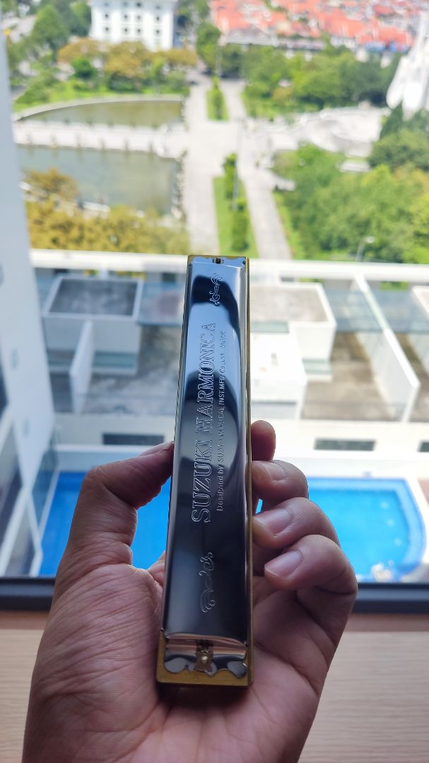 tiki k làm ta thất vọng. kèn giao rất nhanh. mẫu mã đẹp. thổi thì cũng được âm kp hay lắm nhưng giá quá tốt