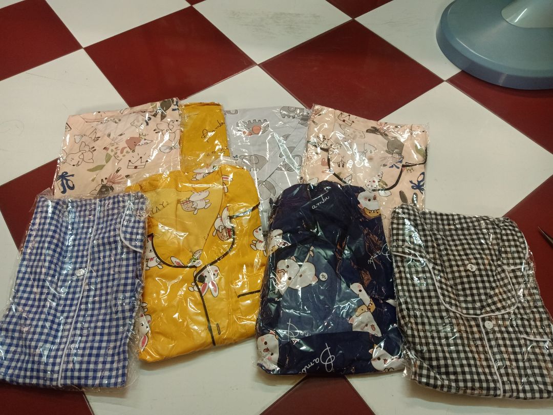 Hàng được như hình, hàng ko có đường may, chỉ vắt sổ Hàng được như hình, hàng ko có đường may, chỉ vắt sổ