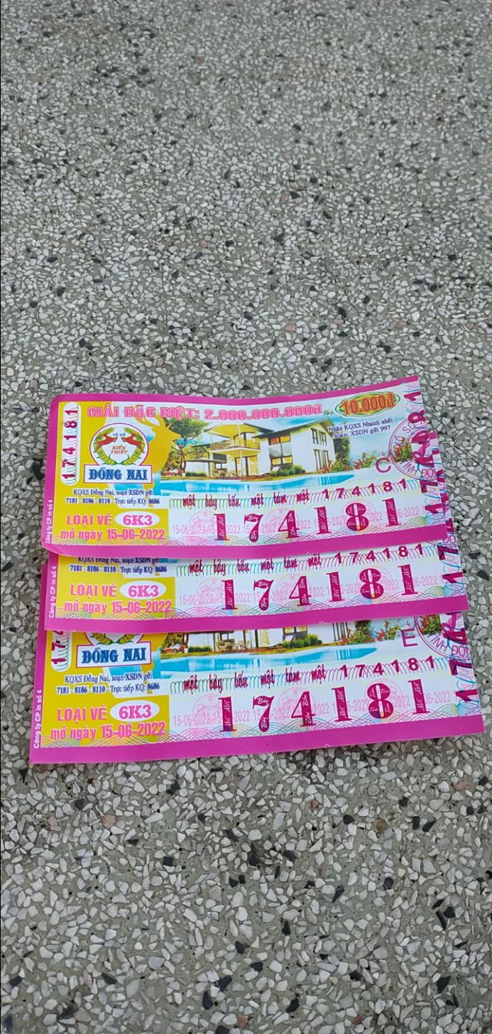 da xịn xin mang êm chân. có miếng dán có thể nới rộng hay chật hơn chút cũng thích. mua giá hơn 200k nói tóm lại là ổn nên mua. mua roi thấy thích khong thay thất vọng ok ok