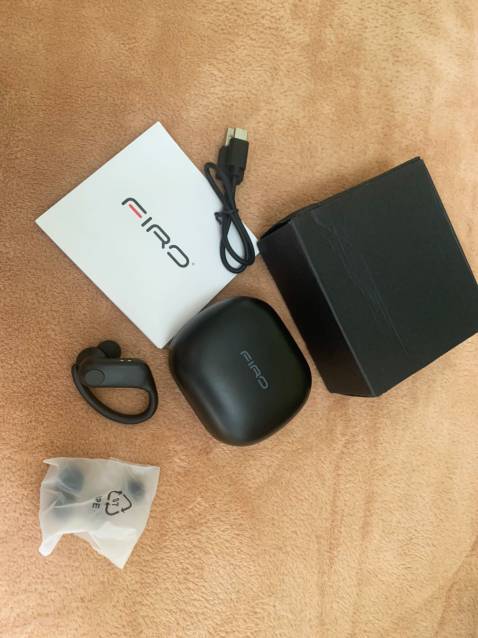 Tiki giao nhanh và cẩn thận. Hàng còn full box chính hãng đàng hoàng. Bắt bluetooth với điện thoại và laptop khá nhanh. Chất âm thì mình nghe cũng ổn, nói chung là so với tầm giá thì sản phẩm này là quá OK rùi.