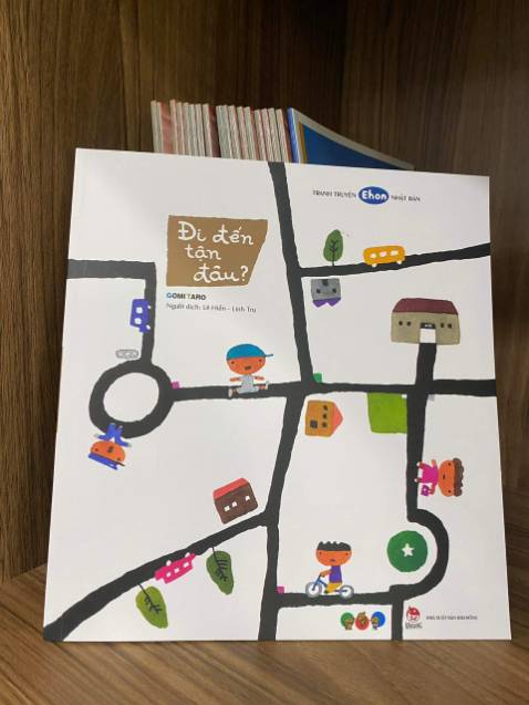 Hơi lạ vì cuốn này còn ko có chữ. Nhưng mà con mình lại cực thích nhé, mỗi lần đọc con tự kể câu chuyện của mình rất sáng tạo