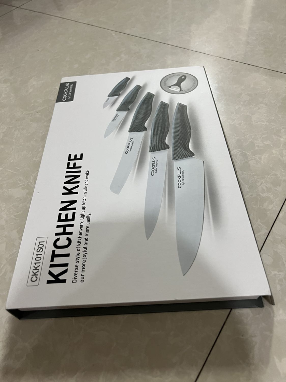 Bộ dao nhìn đẹp, nhưng mình ko thích thiết kế quá dài và nhọn nhìn cứ sợ. Hy vọng xài bền bén