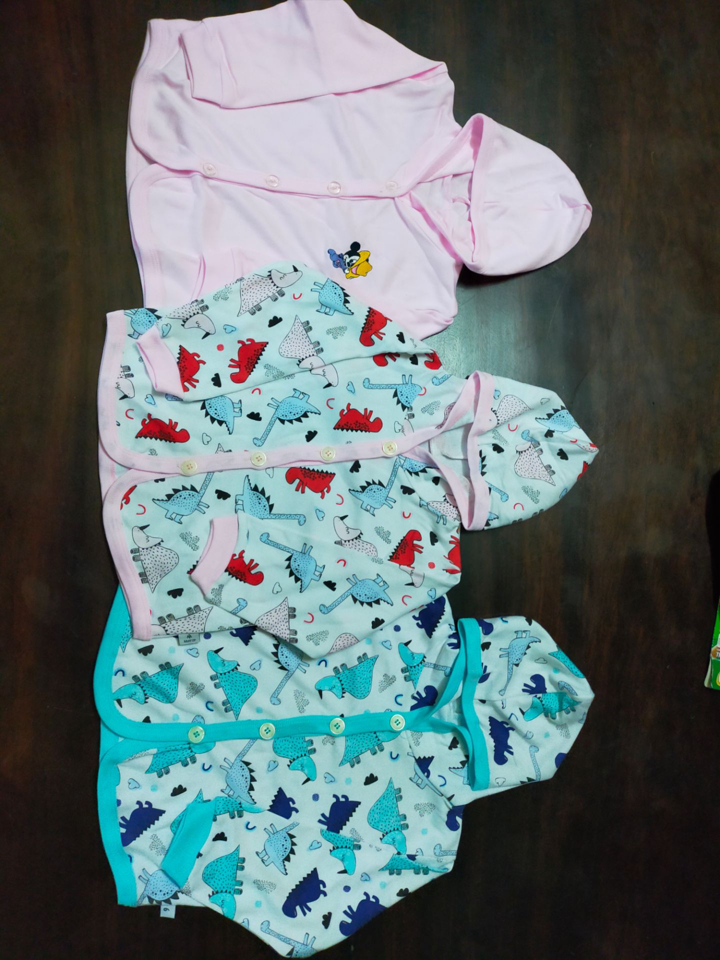 em nhận được áo bé gái, áo rất đẹp và tốt
các chị có nhu cầu áo khoác bé vào đây mua nha