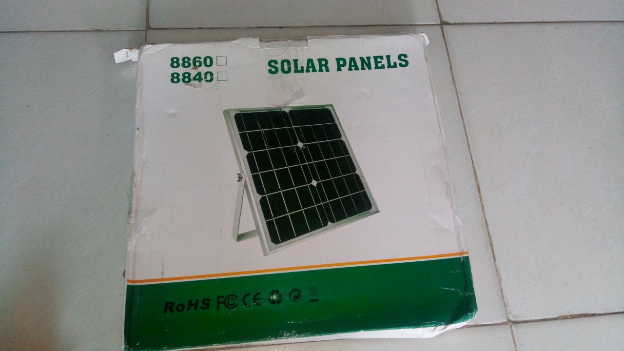 Sản phẩm nhận không giống như hình. Kích thước Solar nhỏ xíu, nhỏ hơn cục gạch 40x40cm. Sản phẩm nghi ngờ hàng giả kém chất lượng. Mặc khác, sản phẩm đóng gói rất tệ, hàng về móp méo hộp xấu xí vô cùng. Đề nghị hoàn tiền.