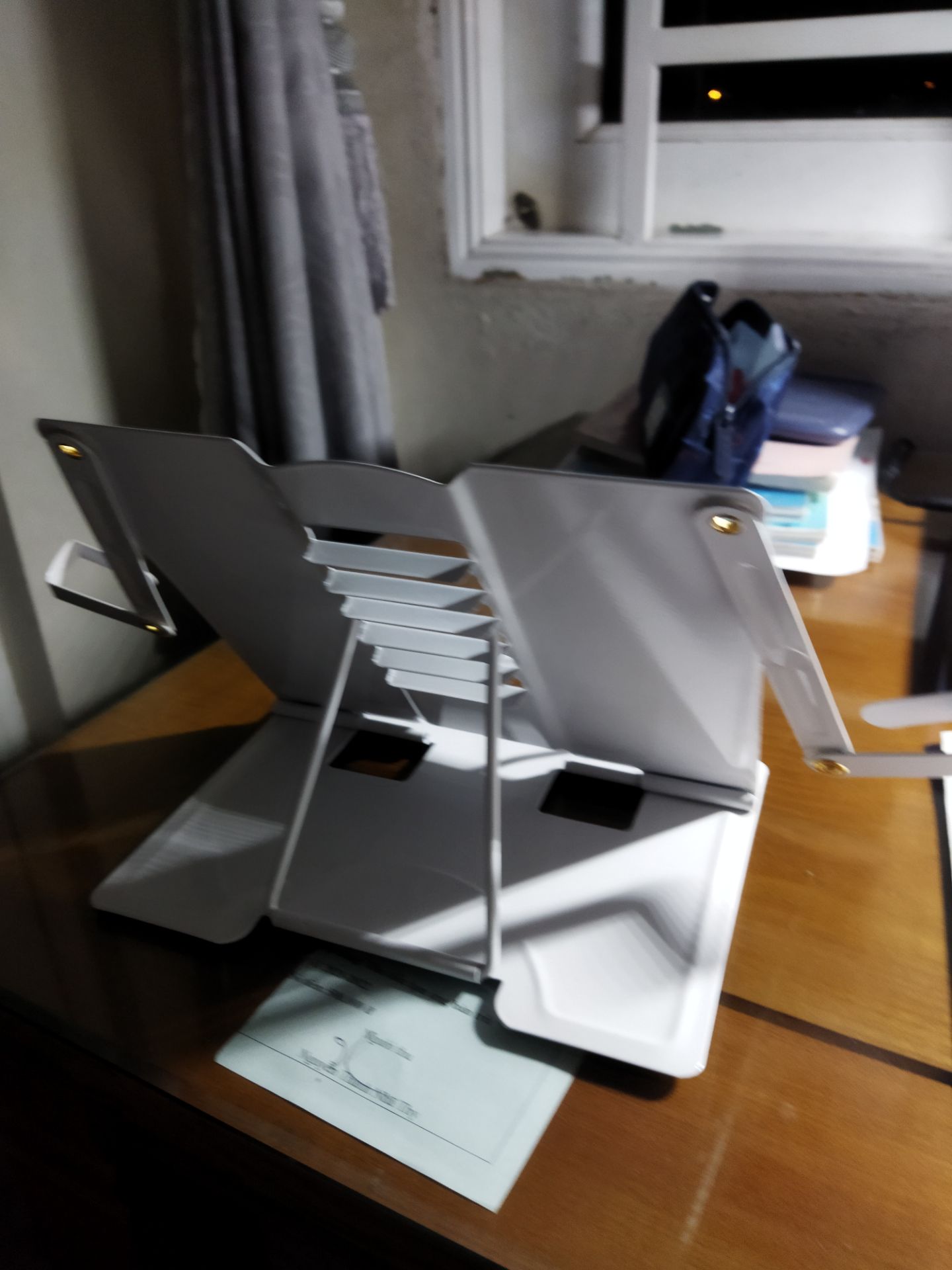 Giao hàng đúng hẹn. Sản phẩm tốt, rất chắc chắn.