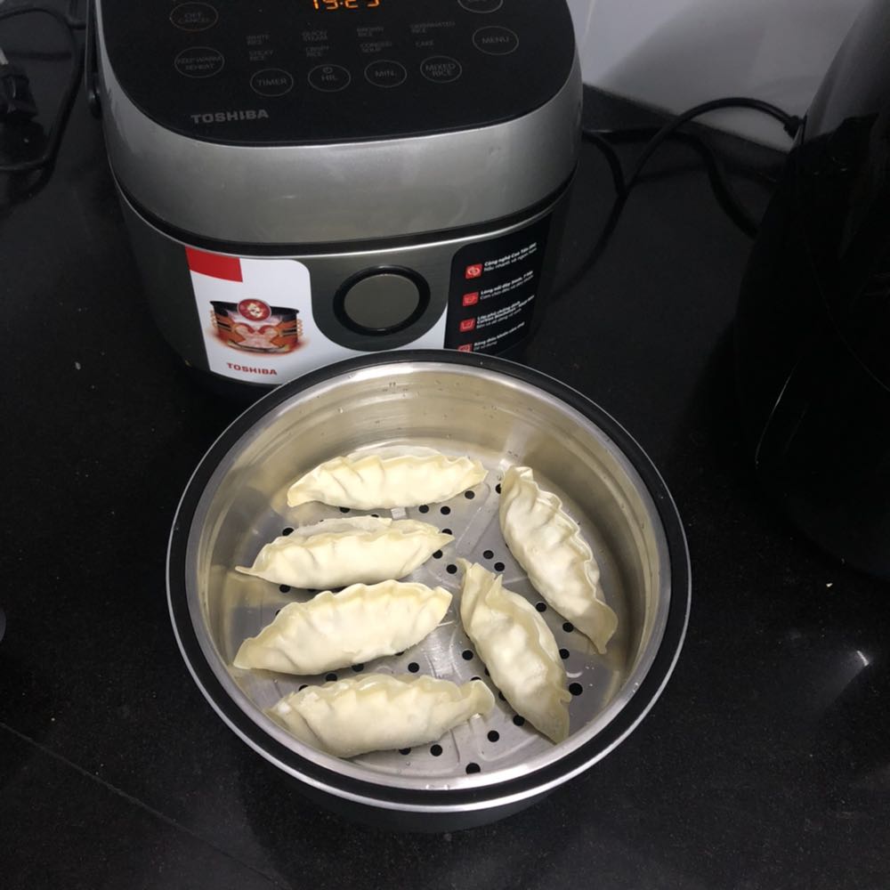 Nồi cao tần nên nấu cơm rất ngon. Ruột nồi dày, nấu kín hơi với nhiệt độ cao. Mình sử dụng nấu cơm, cơm nếp, hấp sủi cảo, nấu chè đậu ... rất tiện dụng.