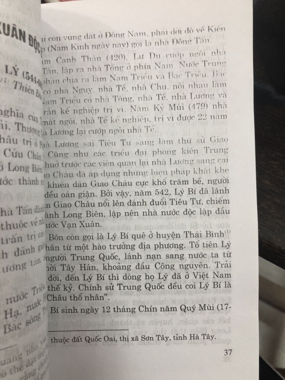 Mình ở tỉnh lẻ, đặt hôm qua mà hôm nay đã nhận được rồi, sách có vài trang bị lỗi như hình nhưng vẫn ổn. Sách không có mục lục nên hơi bất tiện khi tra cứu lại.