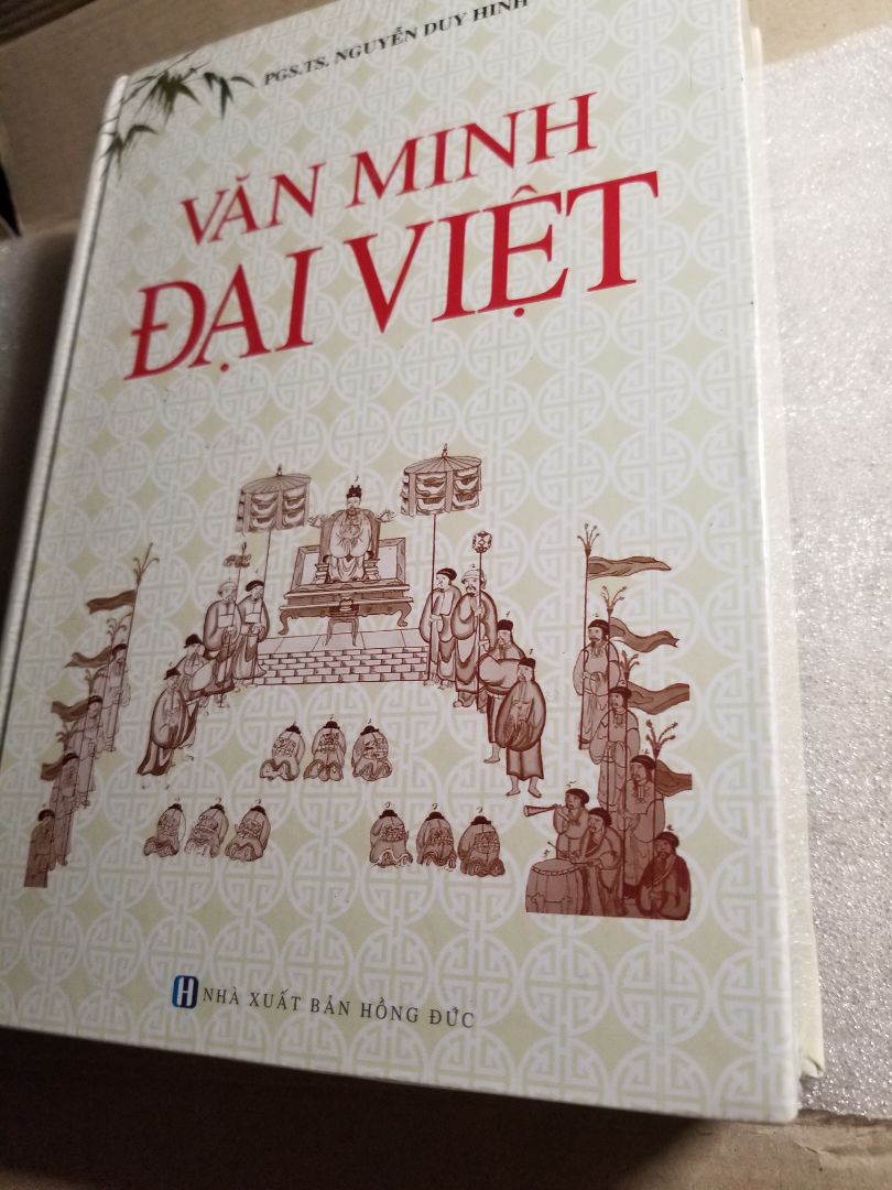 Sách dày bìa cứng nên có niêm phong nylon, đóng gói sách chu đáo ạ