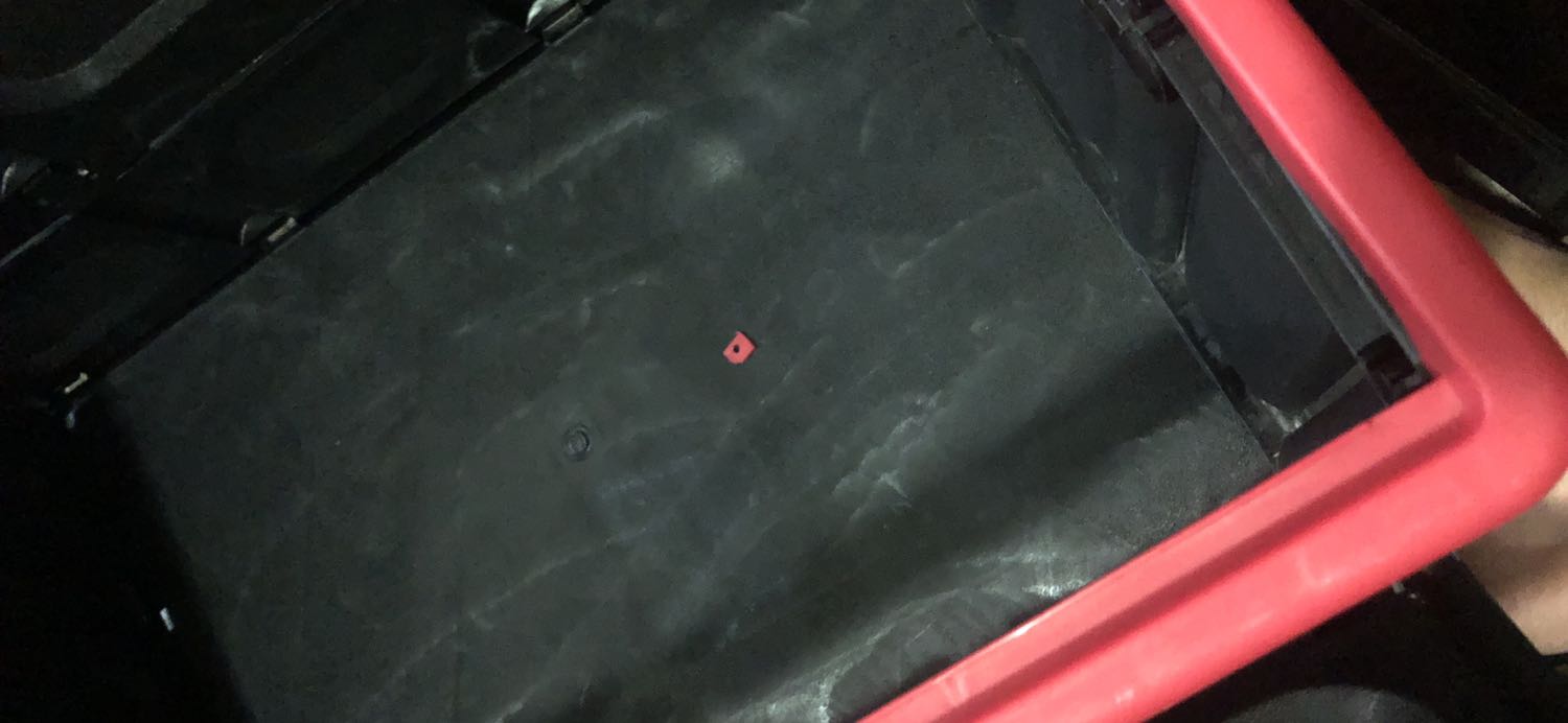 Hàng không đúng chất lượng, không nhãn hiệu, gắn không khớp và bị bể