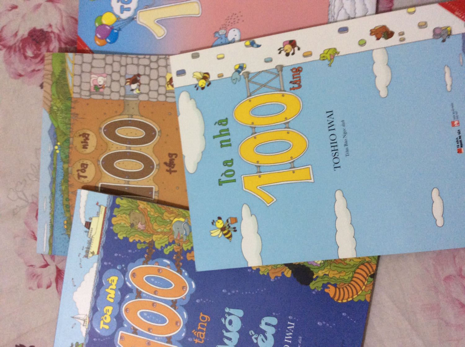 Sách đẹp, nội dung thú vị, khổ sách vì phải làm theo nội dung nên cầm đọc hơi bất tiện. Tiki giao hàng nhanh, sẽ tiếp tục mua sách ở Tiki. Đơn đầu lại được giảm 50k. Sách đẹp, nội dung thú vị, khổ sách vì phải làm theo nội dung nên cầm đọc hơi bất tiện. Tiki giao hàng nhanh, sẽ tiếp tục mua sách ở Tiki. Đơn đầu lại được giảm 50k.