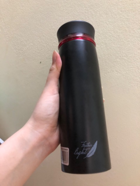 Sau một thời gian sử dụng mình thấy dùng tốt nha, mình có làm rơi nhưng không móp tí nào. Mình dùng để pha trà, để qua đêm vẫn giữ được ấm và trà không bị mùi.