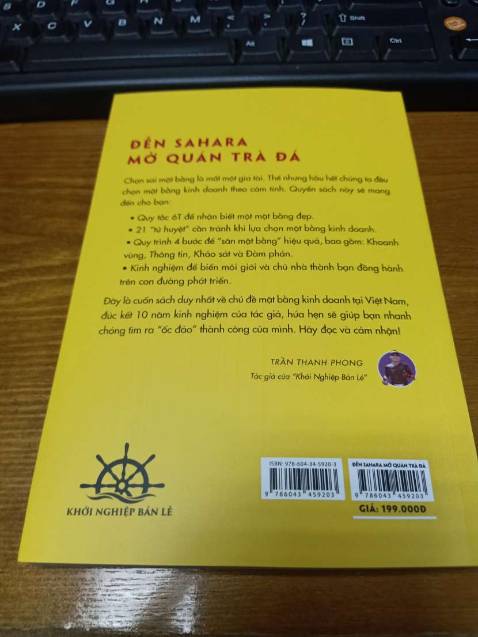 Tiki giao hàng rất nhanh, mình tranh thủ đọc vì mong chờ em nó từ ngày biết thông tin em nó sắp ra mắt.
Cảm ơn tác giả MINH PHAN và GIVER BOOKS đã cho ra đời tác phẩm thật sự hữu ích dành cho anh em nào đang tìm kiếm mặt bằng kinh doanh. Sách viết khá dễ đọc, chia sẽ kinh nghiệm thực tế hơn 10 năm săn mặt bằng của tác giả. Mỗi chương sách luôn có ví dụ thực tế, các con số minh họa cụ thể, hình ảnh rõ ràng giúp đọc giả rất dễ hình dung câu chuyện.
Các bạn hãy đọc và trải nghiệm thực tế nhé.
Lộc BasuriSport.