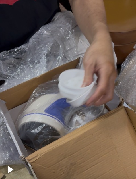 quà khuyến mãi không giống như quảng cáo,