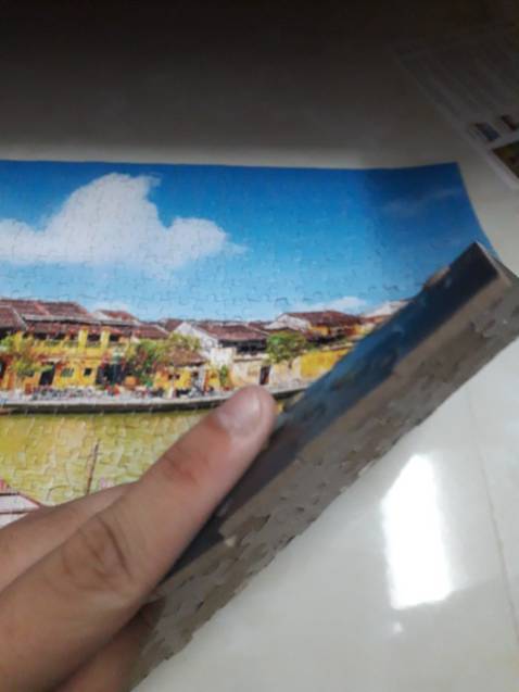 vô cùng hài lòng, đóng gói kĩ và hình in rất đẹp, mảnh ghép dày dặn chắc chắn. trong lúc ghép nhà mik mưa có ướt 1/3 số mảnh ghép nhưng đep phơi khô rồi vẫn xếp được bình thường, thậm chí là ko bong tróc. đây là bộ thứ 2 mua ở Minh Châu rồi chất lượng vẫn tốt nha.