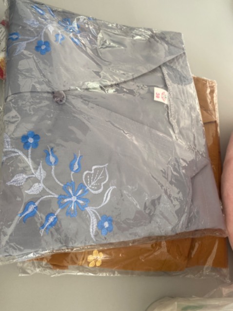 Mình đặt bộ này nhưng shop lại giao bộ màu xanh size 30, kiểu dáng khác, và giá cũng thấp hơn. Mình phản hồi và chưa nhận được bất cứ sự hỗ trợ nào. Rất mong shop xem lại. Nếu không được đổi trả mình sẽ để 1 SAO