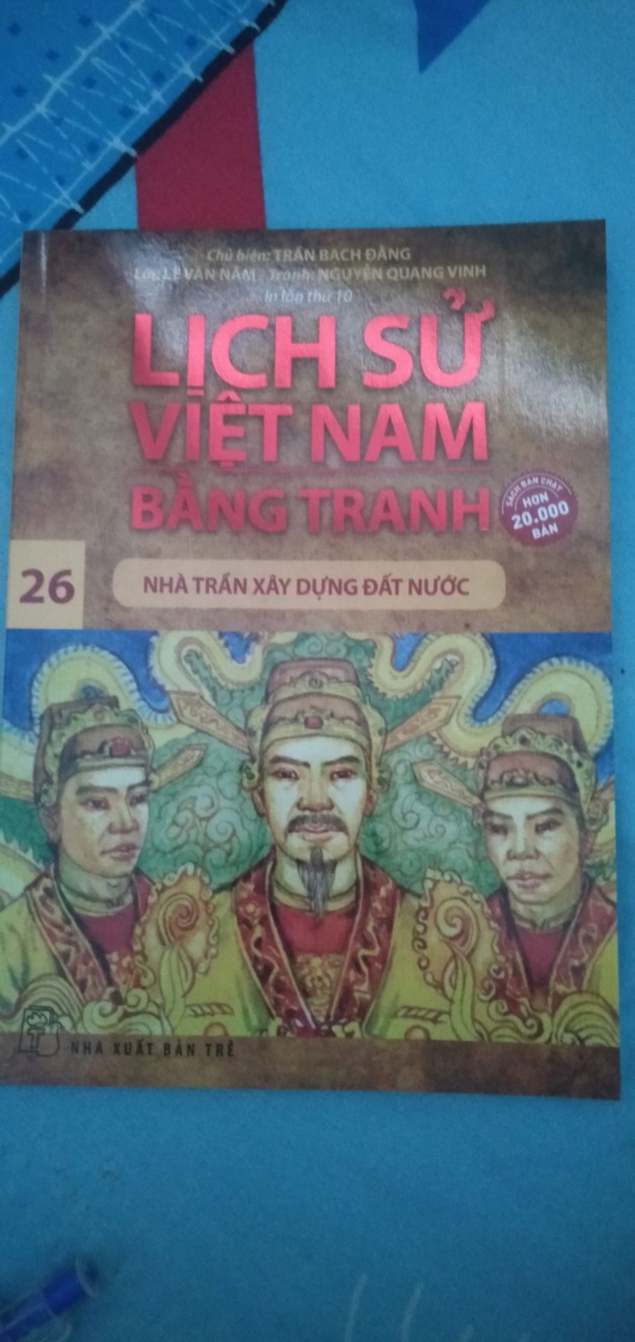 Một quyển sách giúp cho người đọc hiểu biết thêm về lịch sử dân tộc của ông cha ta.
Có cả hình ảnh làm cho người đọc bớt nhàm chán. Sách rất hay
