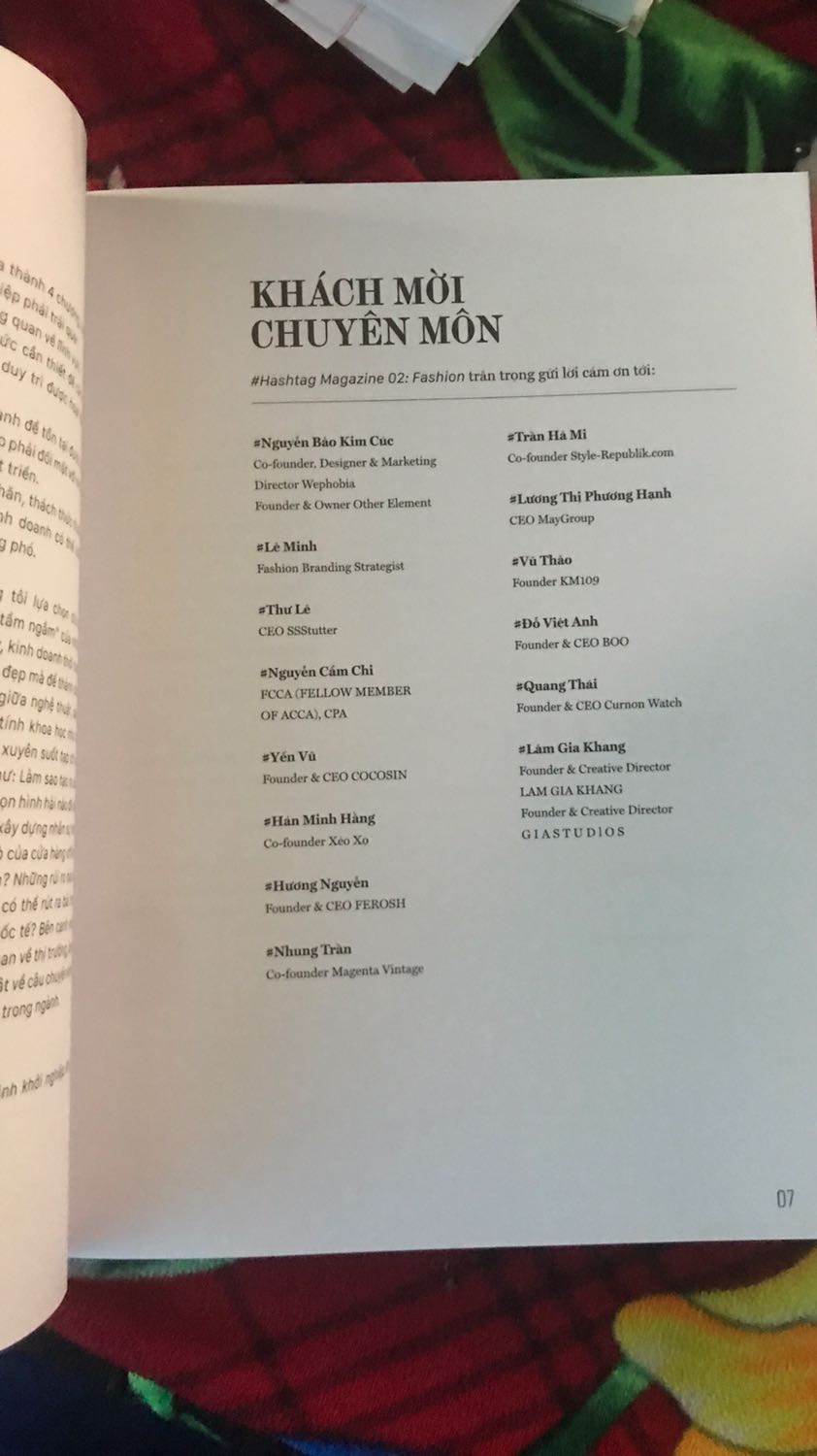 Một quyển sách gối đầu giường dành cho những ai ấp ủ mong muốn dấn thân vào nghiệp làm đẹp cho đời.

Với những kiến thức chuyên môn cao, các tác giả vẽ ra một bức tranh toàn cảnh đến chi tiết dành cho những ai mong muốn bước vào ngành kinh doanh thời gian.

Điểm trừ Tiki ko hỗ trợ bọc plastic cho quyển này