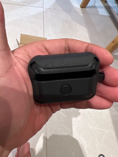 Trên ảnh thì nhìn tưởng nhựa cứng nhưng khi nhận thì là nhựa dẻo, nhìn không sắc sảo như hình,cảm thấy không ưng