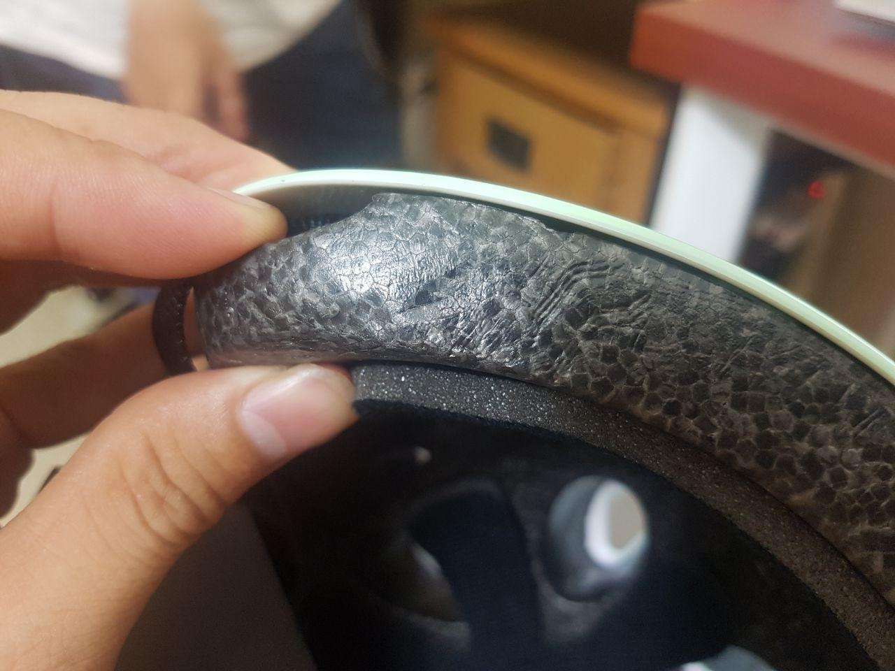 Mũ bảo hộ rất chắc chắn , xốp dày , nón xịn đội cảm giác rất an toàn , bảo hộ tay chân cũng khá chắc chắn , màu đẹp , mình rất hài lòng