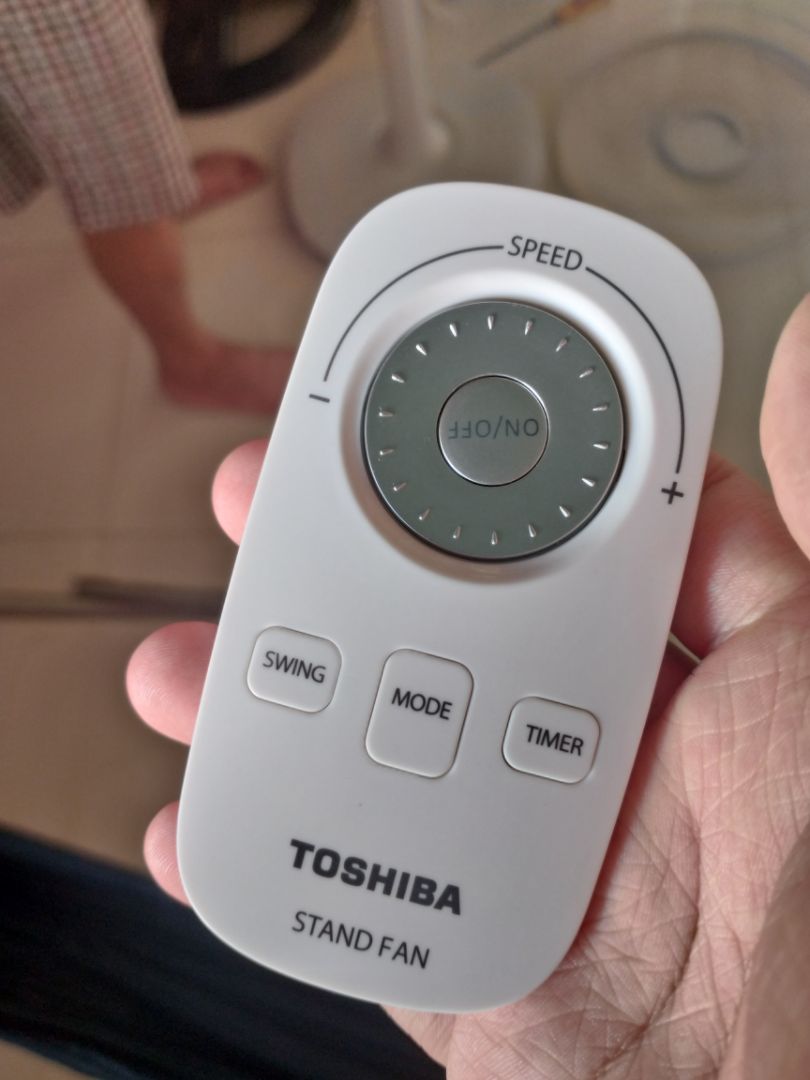 quạt mới, cảm thấy rất mát, nhiều chế độ nhưng dễ hiểu, hẹn giờ đơn giản, động cơ chạy êm nhưng độ ồn từ cánh quạt quay mức cao nhất thì vừa phải, luồng gió toả đều khắp phòng, mong là dùng bền và ko cần phải đem đi bảo hành, giá cả tuy ko phải sale lớn nhưng vẫn rẻ hơn nhiều so với dienmayxanh, giao hàng rất nhanh
Chúc mừng năm mới, Xuân Nhâm Dần, Tết Nguyên đán 2022