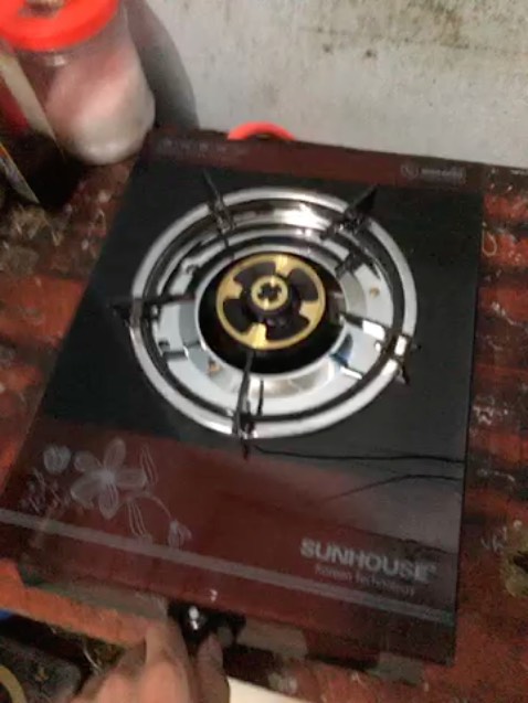 Bếp đẹp, nhưng bộ đánh lửa kém bật mãi mới lên lúc lên lúc bật k lên