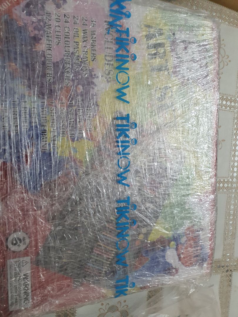 Lúc mua đang sale 67.000. Hộp màu nhìn bắt mắt, nhưng chất lượng thì tạm. Nhưng vì đây là hàng giá rẻ nên so với giá sản phẩm này đạt yêu cầu, cho trẻ phá phách thì ok. Lúc mua đang sale 67.000. Hộp màu nhìn bắt mắt, nhưng chất lượng thì tạm. Nhưng vì đây là hàng giá rẻ nên so với giá sản phẩm này đạt yêu cầu, cho trẻ phá phách thì ok.