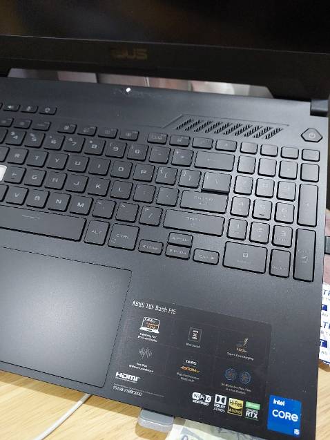 dùng tốt với máy chip intel gen 12th, mình mua lần đầu ở sàn khác thì sản phẩm bị lỗi nên trả hàng, mua lần này trên tiki thì dùng ổn, cũng khoảng 2 tháng rồi không vấn đề gì, hy vọng xài được lâu dài. shop có trách nhiệm, hỗ trợ lịch sự