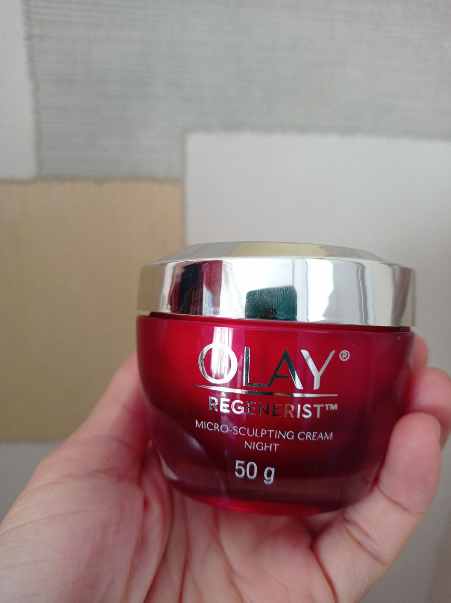 sp này mình đc khuyên dùng kèm với retinol nên đã quyết định xài em này, thể chất kem đặc nhưng thấm tốt. ngủ dậy da mịn màng, cho shop 5*, hàng tốt sẽ ủng hộ dài dài