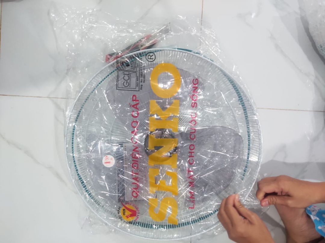 Shop đóng gói rất cẩn thận, giao hàng rất nhanh, sản phẩm phù hợp với giá tiền. Mẫu mã đẹp, quạt mới nên rất êm. Shop đóng gói rất cẩn thận, giao hàng rất nhanh, sản phẩm phù hợp với giá tiền. Mẫu mã đẹp, quạt mới nên rất êm.