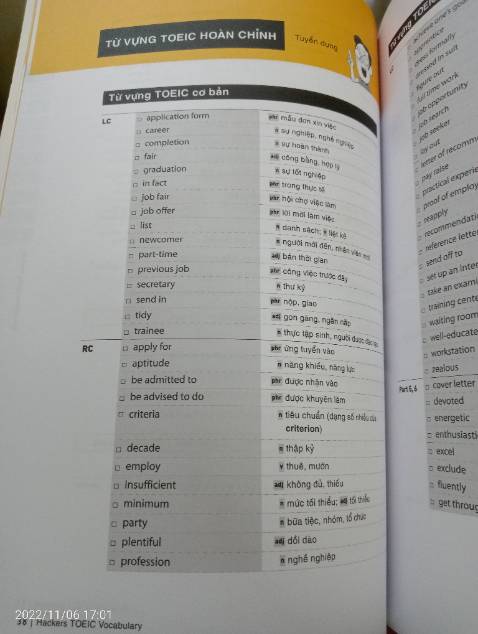 Sách có nhiều từ vựng hay cũng như là chỉ dẫn về cách học hợp lý. Chia ra thành các trình độ từ cơ bản cho đến 800 điểm hoặc 900 điểm. Mỗi từ có phiên âm và giải nghĩa cũng như cả các từ liên quan nữa rất chi tiết. Tuy nhiên sách có nhiều từ vựng nhưng lại không có mục nghe không quét QR để nghe được cho nên cho ba sao ạ.