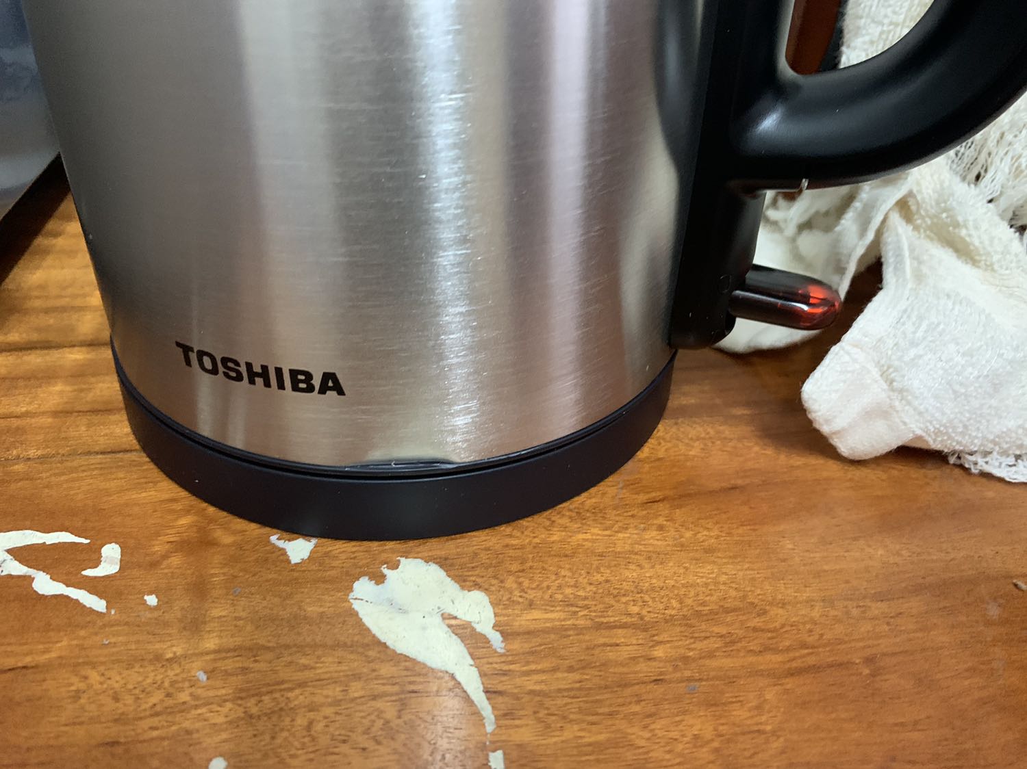 Không kiểm tra lại trước khi giao hàng cho Khách ( Móp méo ) cho dù là không có ảnh hưởng gì đến chất lượng của sản phẩm thì nhìn thấy cũng không được ưng ý . Muốn khiếu nại, đổi trả hàng cũng mất thời gian. Hàng đã thanh toán tiền rồi thì cũng không có mục hủy đơn hàng ..?. 
Hai sao là đánh giá về ứng dụng của áp