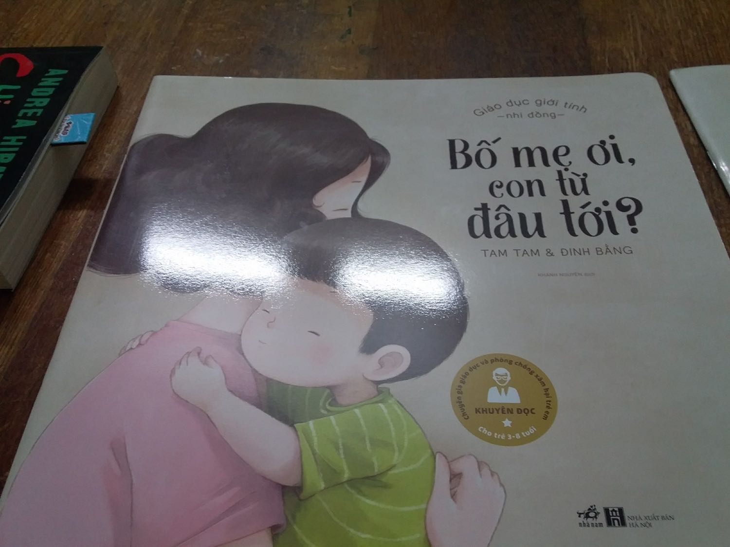 Sách đẹp, giao hàng nhanh. Giấy bóng khá cứng. Nội dung dễ hiểu, hình nhiều bé thích