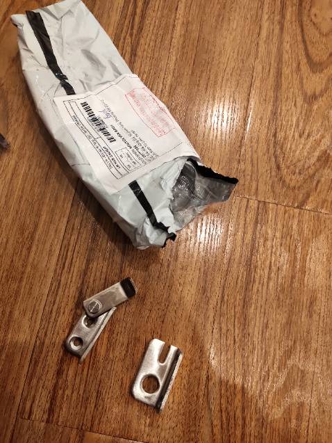 Ko giống như hình ảnh sản phẩm và ko có ốc vít kèm theo. Đánh giá shop 1 sao vì chất lượng. Đến giờ làm lại ko có ốc lại phải đi mua . Chán