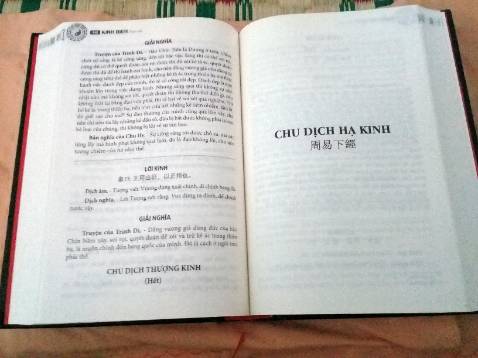 Về hình thức trình bày thì bản Kinh Dịch này của Minh Thắng không làm tôi thất vọng, không hoặc rất hiếm có lỗi sai về chính tả, câu cú. Bìa làm cứng cáp và chắc, ngoài ra còn có lớp áo bọc ngoài bìa. Tuy vậy, bản này không ghi tiêu đề cho từng phần như Thoán truyện, Đại tượng, Tiểu tượng, Văn ngôn, Hào từ, làm tôi thấy hơi bất tiện khi phân biệt được phần nào ra phần nào, hay muốn biết đang đọc tới đâu trong từng hào.
Về nội dung thì bản dịch của Ngô Tất Tố hầu như chỉ lấy những kiến giải của Tống Nho (như Trình Di, Chu Hi, và các tiên nho) để chú giải cho các quẻ. Dĩ nhiên cụ Ngô ở phần giới thiệu có trình bày cách đọc và học Dịch cần phải ra sao, và những lời khuyên đó thật đúng với tinh thần Kinh Dịch (tức học Dịch thì “chỉ nên giữ cho lòng mình trống rỗng, để tìm ý nghĩa của nó, không nên giữ ý kiến riêng của mình”, còn phần chú giải của các nhà Tống Nho thì chỉ nên để tham khảo thôi, chứ không cố chấp, câu nệ học theo những lời văn của họ). Ngoài ra còn một điểm cần lưu ý là cụ NTT không dịch hai phần Hệ từ và Thuyết quái, vốn là hai phần đáng tham khảo khi học Dịch.
Nói chung, bản của cụ Ngô dù sao cũng mang khuynh hướng của Tống học (tức Lý học, loại bỏ ảnh hưởng của Phật, Đạo tới Nho giáo); nếu độc giả mong chờ những kiến giải của Đạo gia, hay của Nho gia trước thời Tống như Vương Bật thời Tam Quốc thì bản này không đáp ứng được.
Riêng tôi thì thấy đã đọc bản của cụ Ngô thì đọc thêm bản của cụ Thu Giang mới có thể quan sát được sự tương phản thú vị giữa các góc nhìn (tuy nhiên bản dịch đó khá rối rắm vì cụ TG vừa dẫn Lão Trang, Khổng Mạnh, vừa dẫn các triết gia Tây phương và Phật gia vào để chú giải). Nói đi thì cũng nói lại, cái cốt ở Kinh Dịch là cái gợi lên trong tâm hồn của người đọc, còn cách nghĩ của các nhà chú giải kia có quan trọng bằng đâu, đọc sao thì hay vậy thôi. Trang Tử có viết: “Có Lời là vì Ý, được Ý hãy quên Lời.”