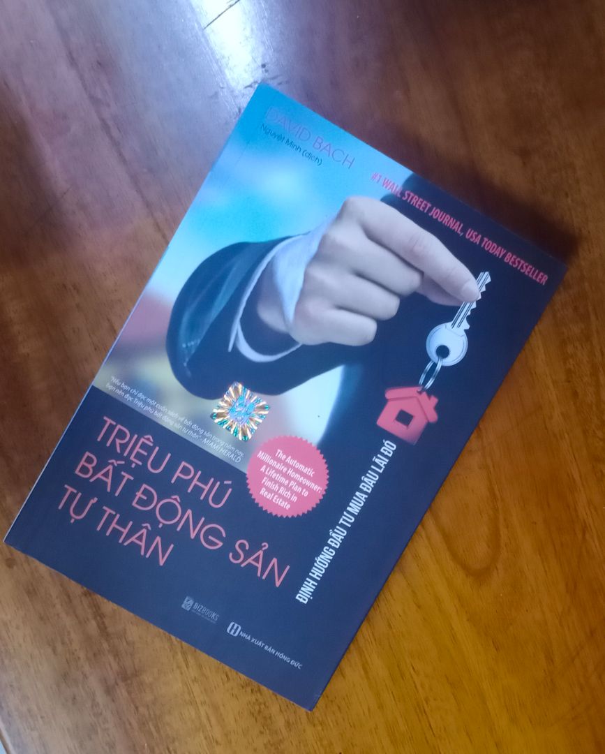 Sách rất mới, không chút hư hại, nhà xuất bản edit chữ to, rõ dễ đọc?. Dù hơi buồn vì không có bookmark nhưng vẫn có đánh dấu ở đầu sách và cuối sách nên không sao
Về phần giao hàng thì hơi thất vọng một chút, vì dịch nên giao trễ tận 2 ngày?