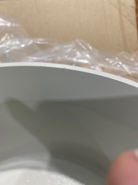 Đóng gói rất kỹ nhưng lại bị tróc ngay miệng nồi, đây là lỗi từ trước không phải do vận chuyển. Tôi muốn được đỏi lại sản phẩm khác. 
Tiki đã đổi lại cho tôi sản phẩm khác,hỗ trợ rất nhanh. Rất hài lòng về sản phẩm và dịch vụ hậu mãi của Tiki