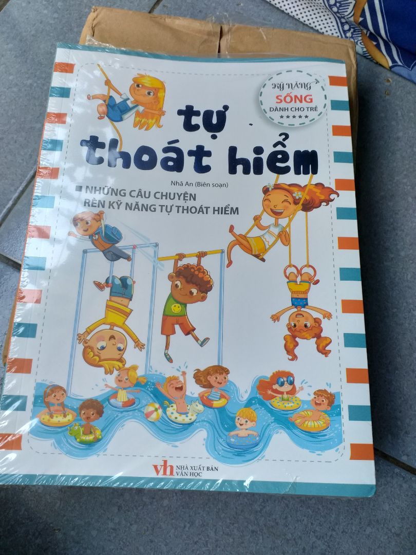 Sách mới, giấy đẹp, đóng gói cẩn thận, shiper giao hàng nhiệt tình. Rất hài lòng, sẽ ủng hộ tiếp khi có nhu cầu